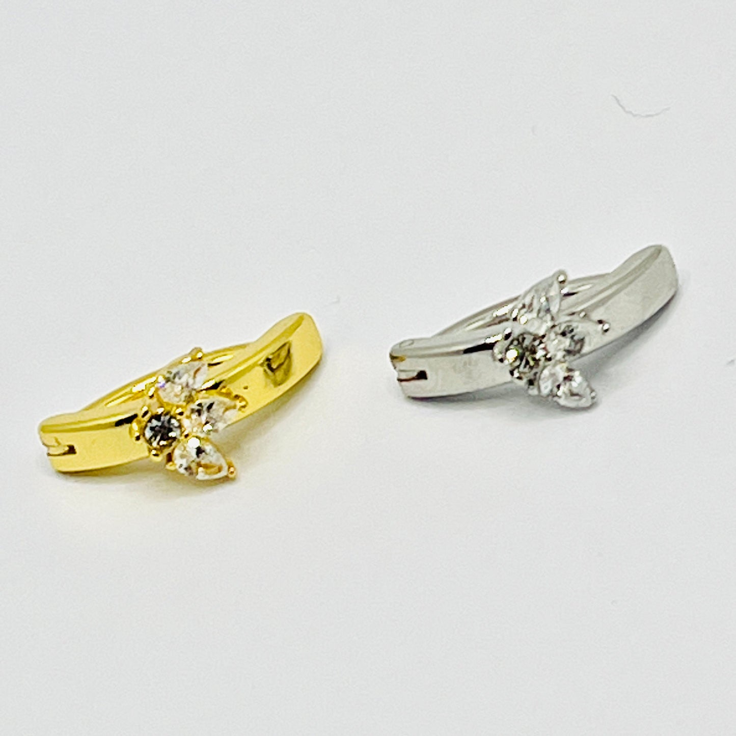 14G Minimalist Clicker Ring With Three Petals Gem Flower, Clicker Navel Ring, Belly button Clicker 10mm Belly Bar