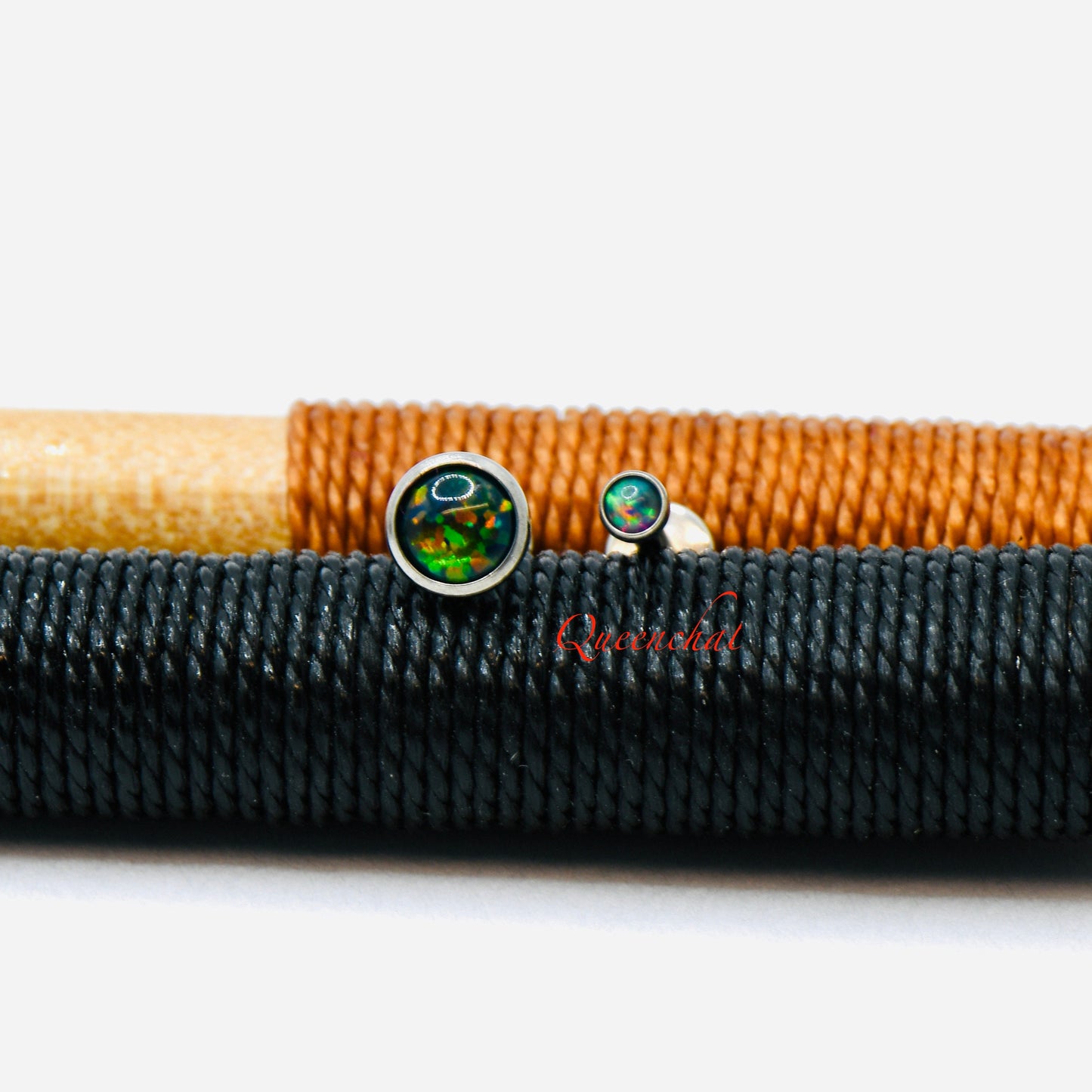 16G, F136 Titanium OP35 Green Opal Bezel Set Internally Threaded Labret