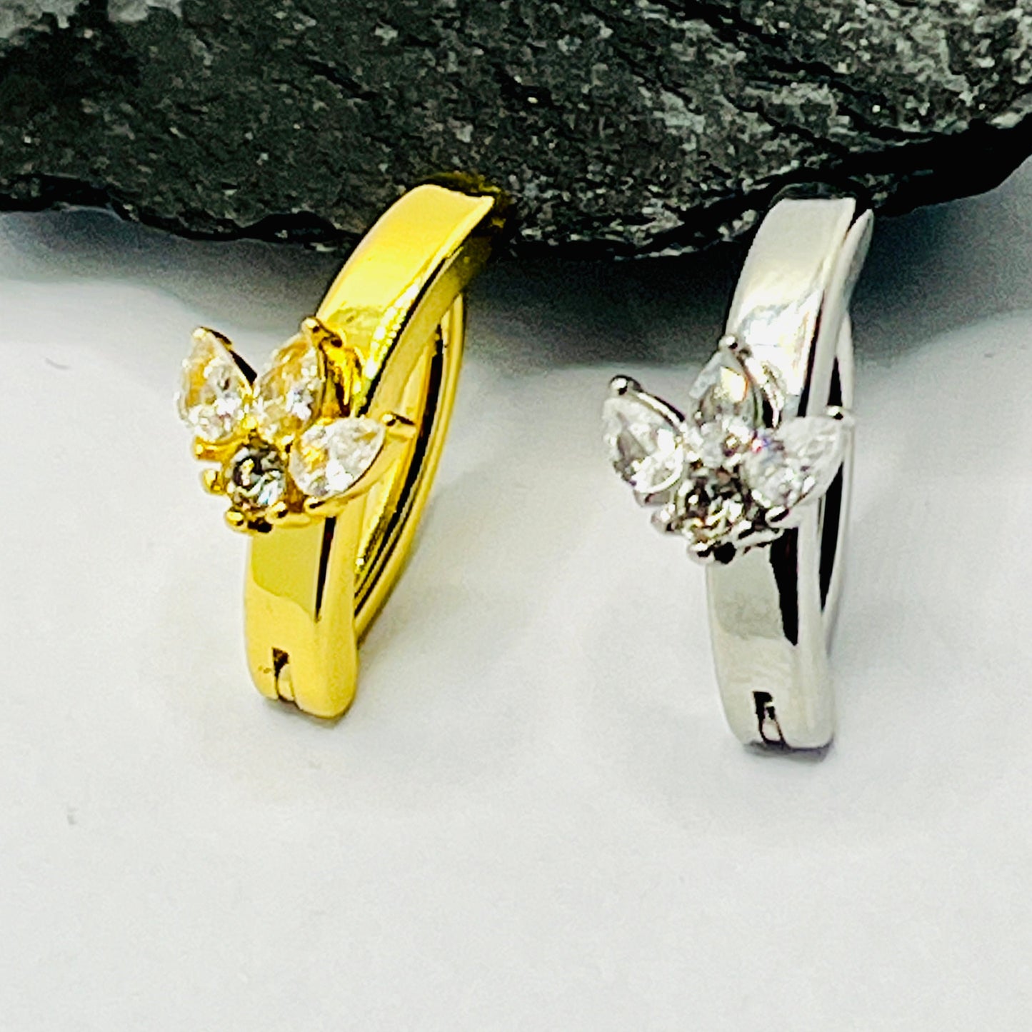 14G Minimalist Clicker Ring With Three Petals Gem Flower, Clicker Navel Ring, Belly button Clicker 10mm Belly Bar