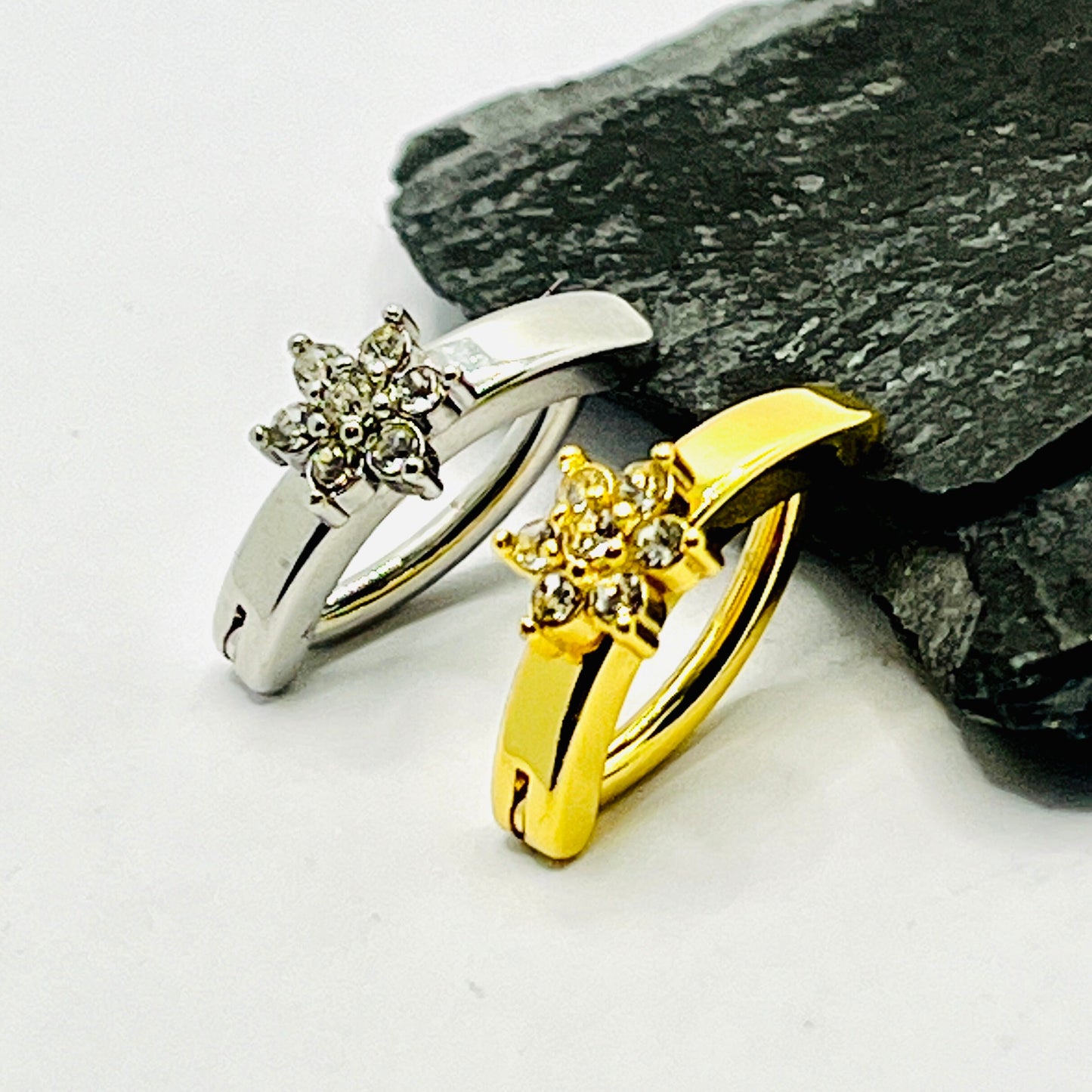 14G Minimalist Clicker Ring With Six Petals Gem Flower, Clicker Navel Ring, Belly button Clicker 10mm Belly Bar