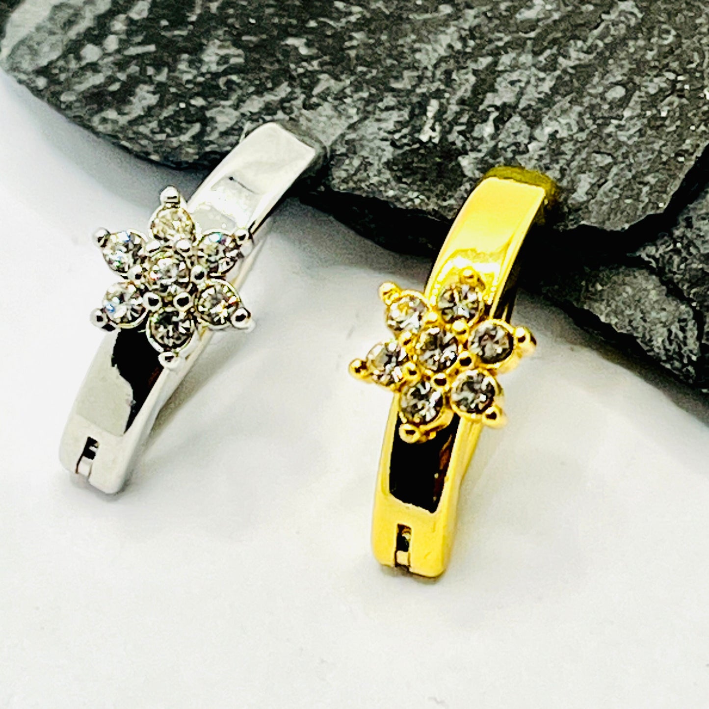 14G Minimalist Clicker Ring With Six Petals Gem Flower, Clicker Navel Ring, Belly button Clicker 10mm Belly Bar